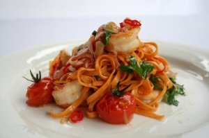 tomato-linguini-with-chilli-garlic-prawns-8590